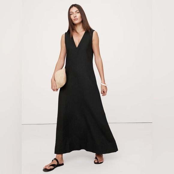 Banana Republic Dresses & Skirts - NWT! Banana Republic Black Linen V-Neck Maxi Dress - Multiple🐯